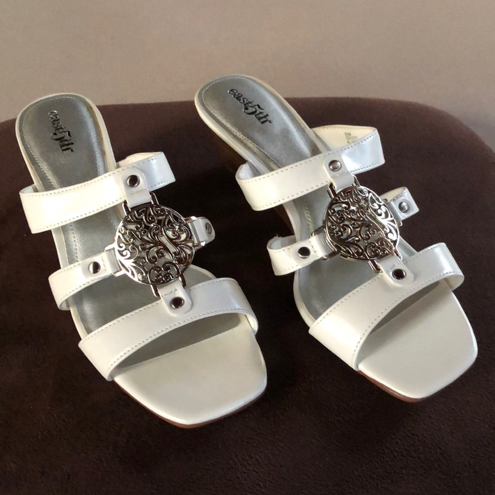 🦋New east 5th Wedges..NWOT